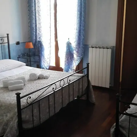 Acteaverona Nocleg ze śniadaniem *